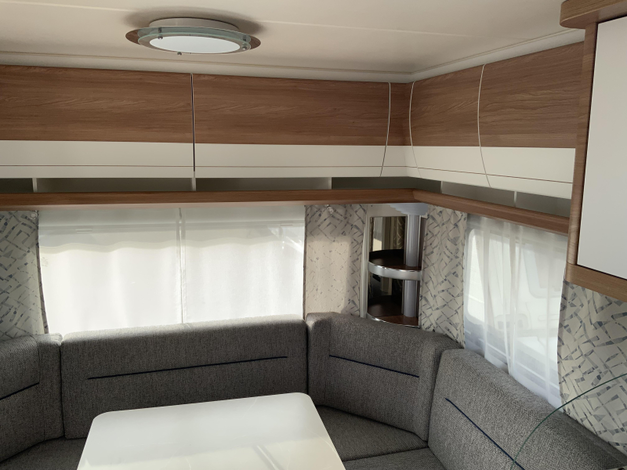 Hobby De Luxe 460 UFE