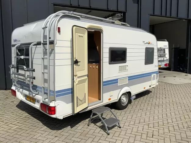 Hobby De Luxe 400 SFE