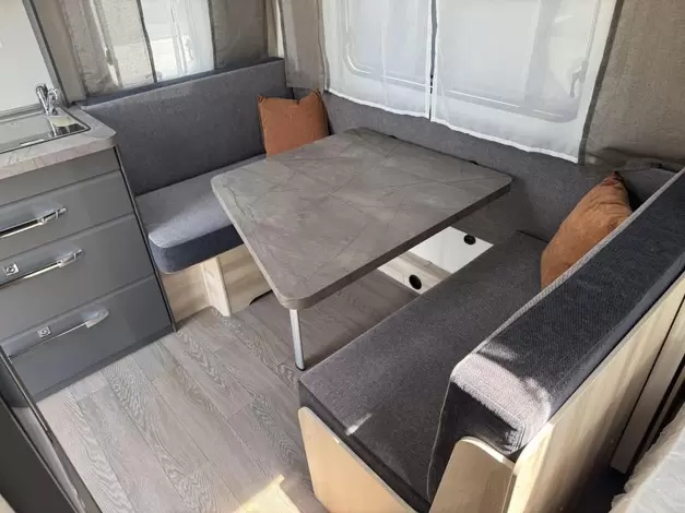 Hobby De Luxe 400 SFE