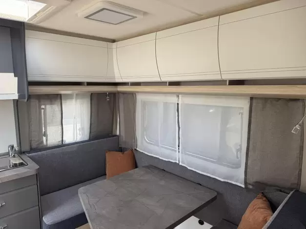 Hobby De Luxe 400 SFE