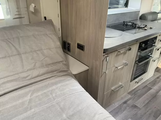 Kabe Imperial 740 TDL KS Helemaal compleet