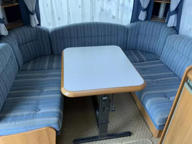 Hobby De Luxe 460 UFE