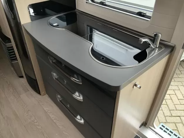 Hobby De Luxe Edition 560 KMFE