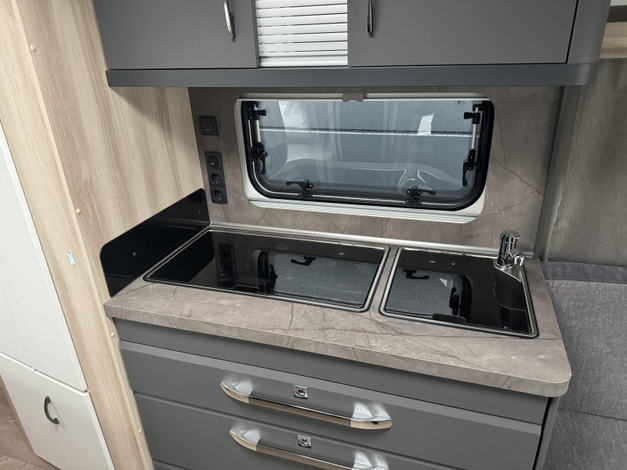 Hobby De Luxe 495 WFB